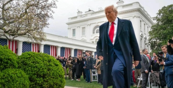 简配资 美财长吃闭门羹, 中国财长就是不见, 特朗普愿意降税, 条件很荒唐