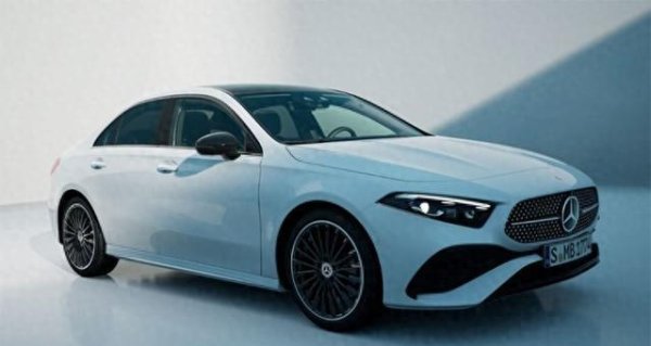 金策宝 电车卖不动怎么办？奔驰A级车再战两年，将生产至2028年