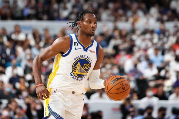 亿财配资 美记：库明加等三人希望年薪3000万，但目前无拥有薪资空间球队愿报价